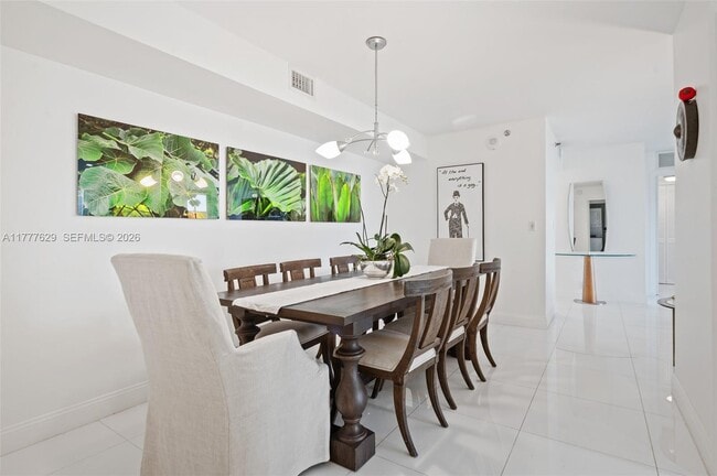 Building Photo - 2000 Towerside Terrace