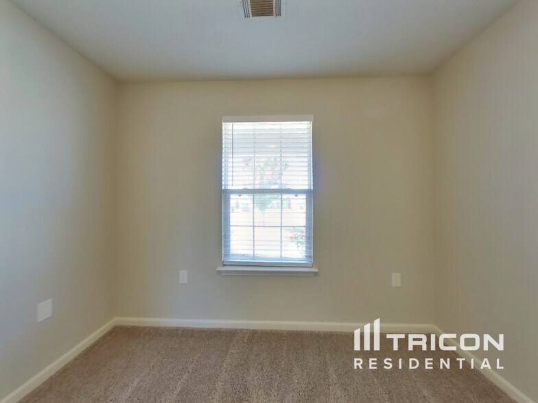 Building Photo - 1809 Daniel Ct