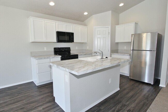 Building Photo - Immaculate Single-Level Home in Quiet Neighborhood