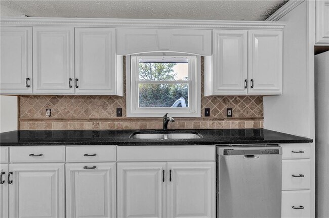 Building Photo - 318 Tyrone Rd