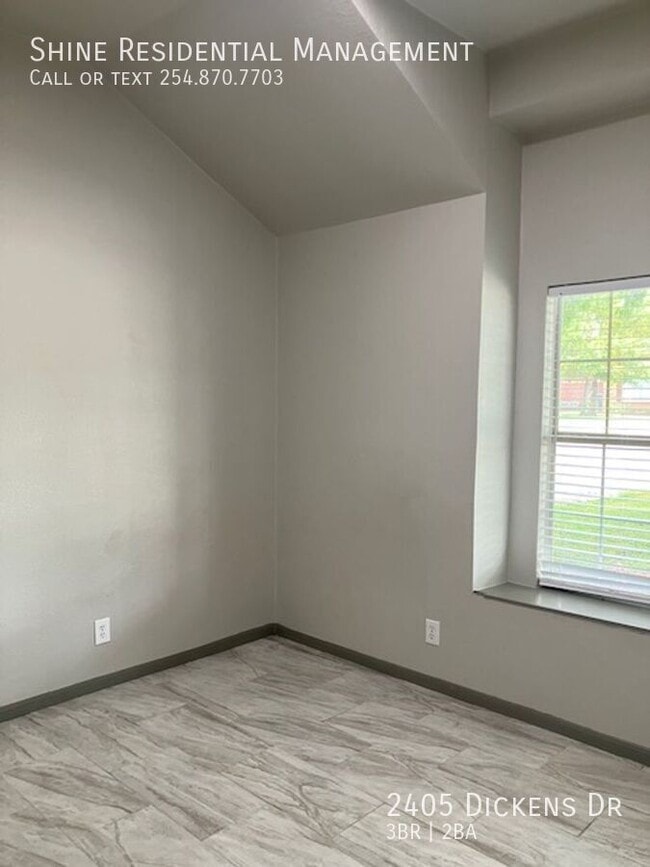 Building Photo - 2405 Dickens Dr