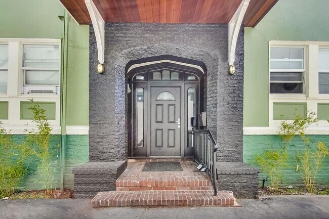 Building Photo - 666 17th St