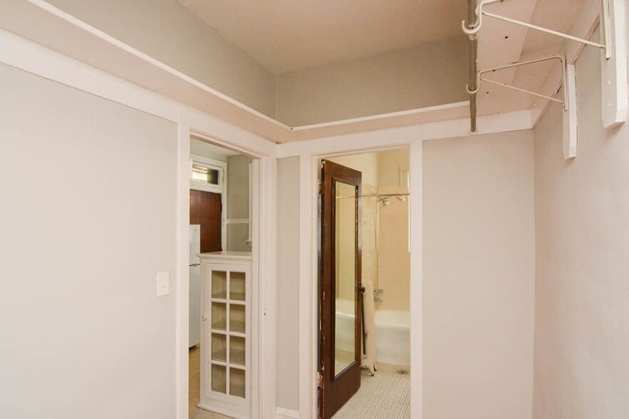 Building Photo - 4227 N Paulina St