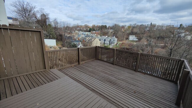 Building Photo - *Recently Updated 2BD/1.5BA Single Family Home Available for Rent in Mt Washington*