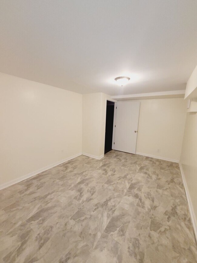 Building Photo - Newly Renovated Brick Ranch with a Basement!