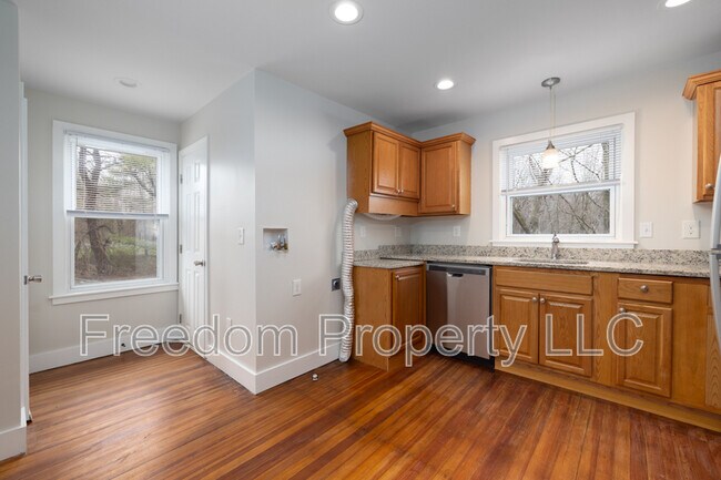 Building Photo - 18 Canal St