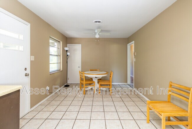 Building Photo - 6633 Wachese Ln