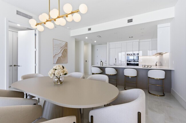 Building Photo - 220 Lake Shore Dr