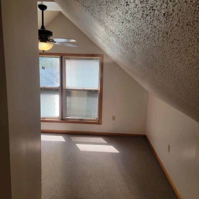 Building Photo - 205 Grape St