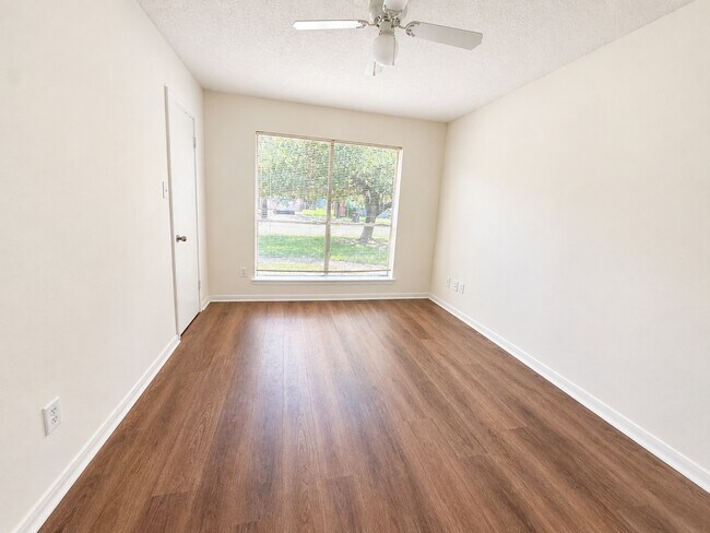 Building Photo - 18023 Lago Forest Dr