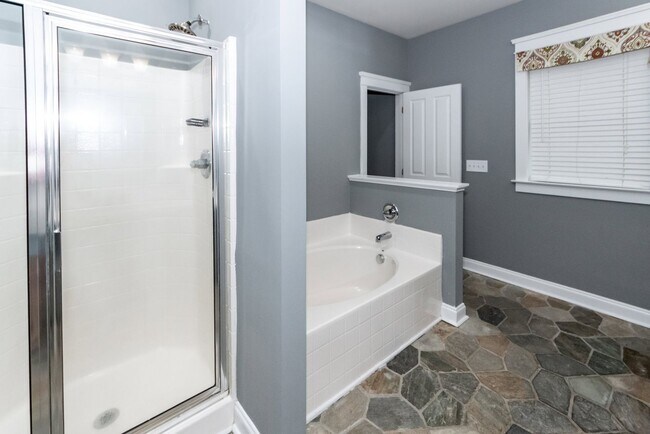 Building Photo - 115 Blackwater Dr