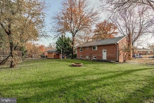 Building Photo - 6306 Yellowstone Dr