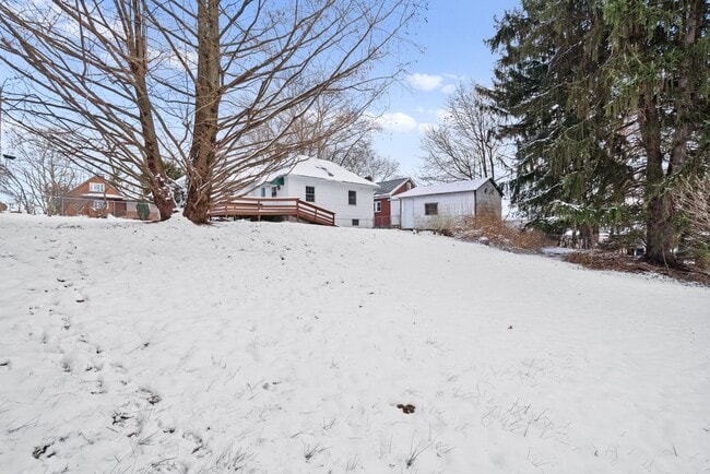 Building Photo - Stunning 3 bedroom home in East Pittsburgh available now!