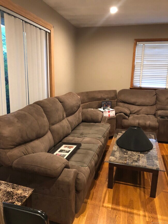 Building Photo - 325 Pasadena Pl