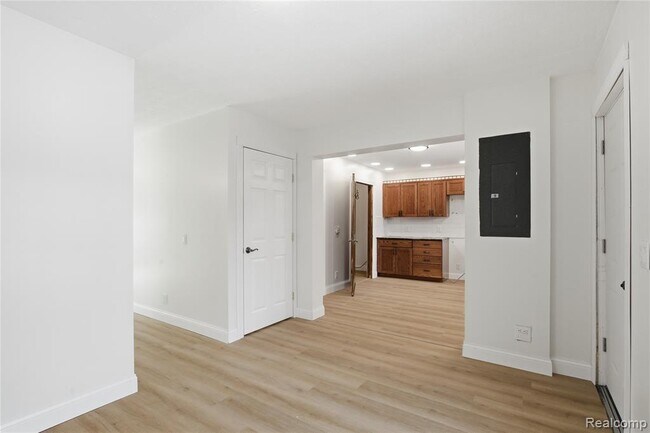 Building Photo - 35942 Vinewood St