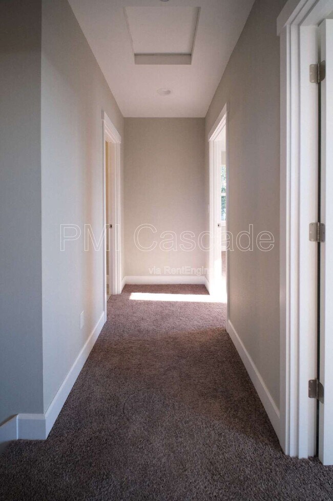 Building Photo - 933 S Sprague Ave