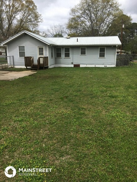 Building Photo - 2121 Mississippi Ave