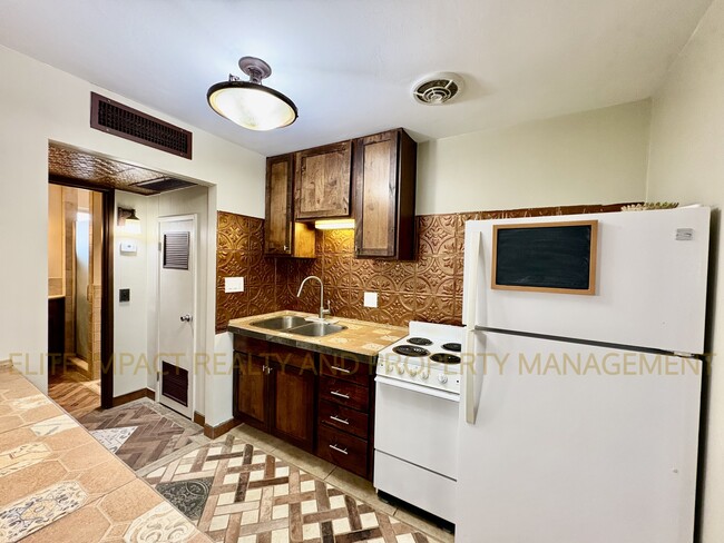 Building Photo - 2819 N Woodland Ave