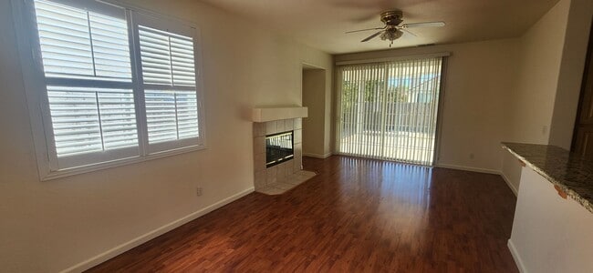 Building Photo - 4 Bedroom 2 Bathroom Home in Elk Grove