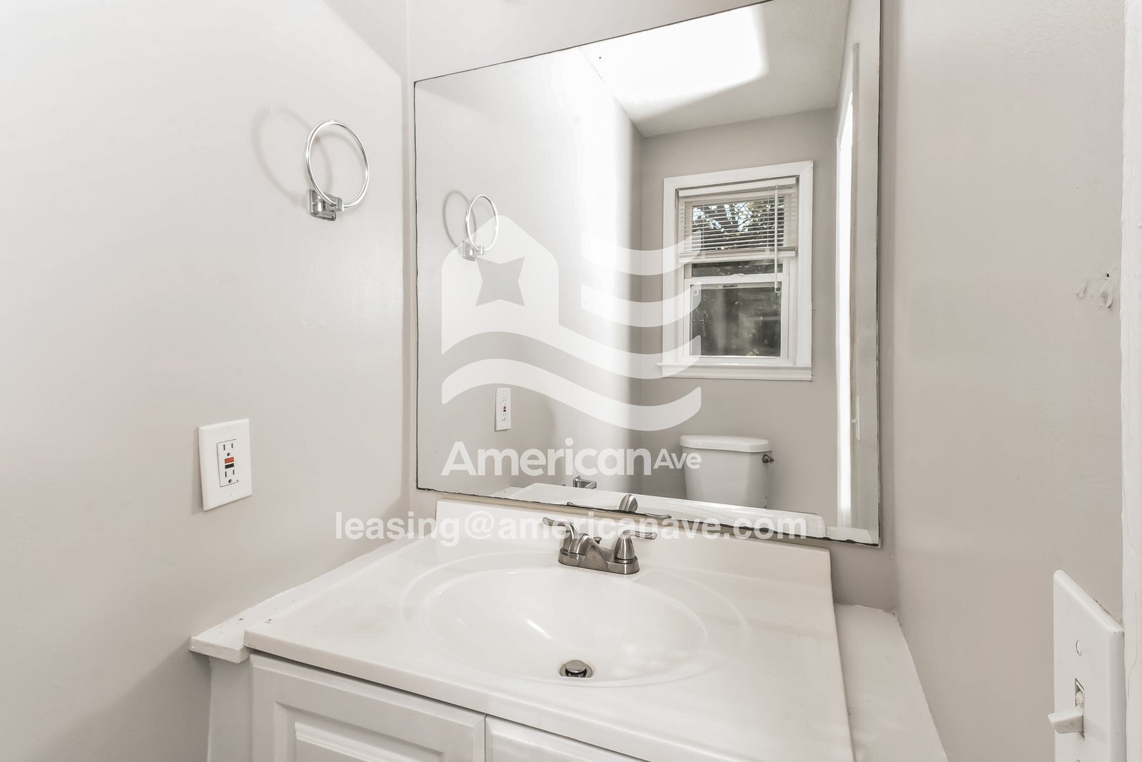 Building Photo - 4232 Shorecrest Dr