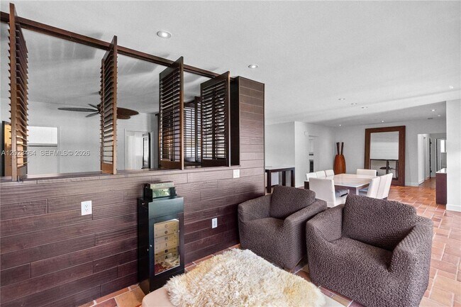 Building Photo - 10190 Collins Ave