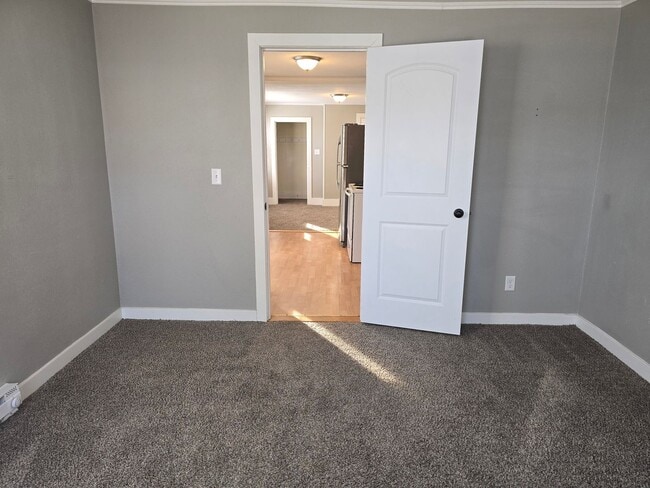 Building Photo - 503 W 5th Ave