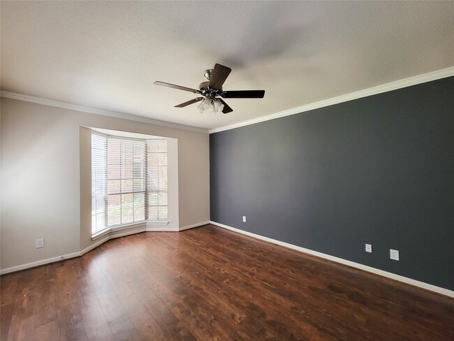 Building Photo - 2255 Braeswood Park Dr