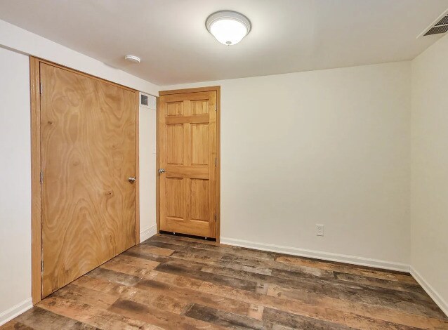 Building Photo - 4988 N Elston Ave