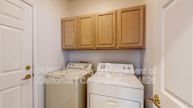 Building Photo - 121 Porterfield Creek Dr