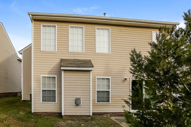 Building Photo - 926 Marthas View Dr NW