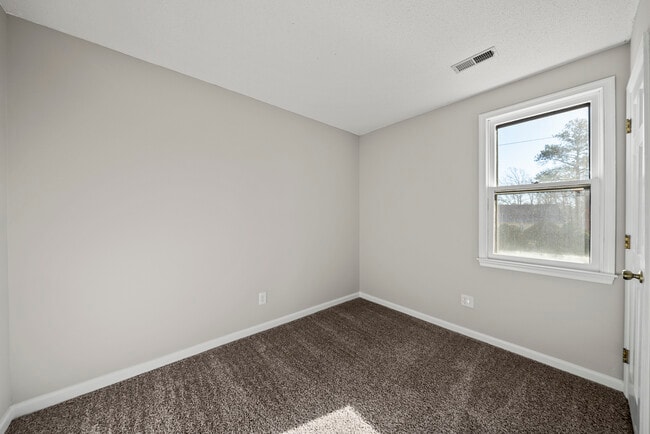 Building Photo - 7404 N Thorncliff Pl