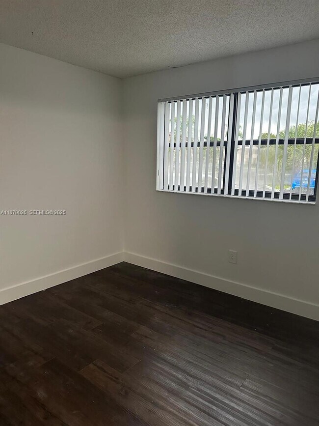 Building Photo - 9777 Nob Hill Ct