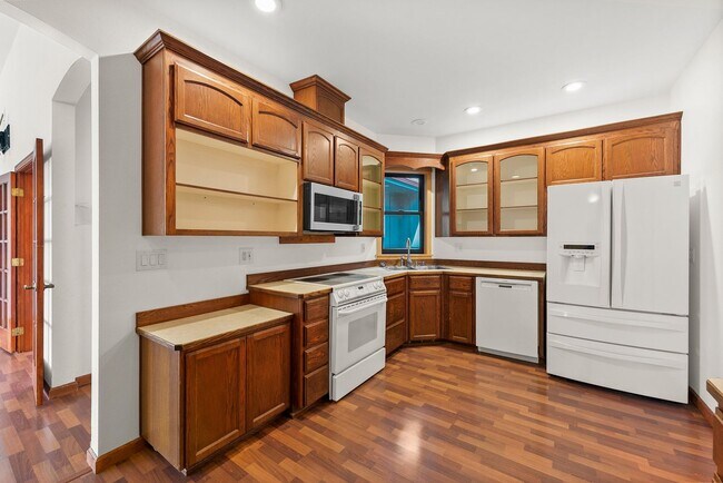 Building Photo - Yelm Country Living | 3 Bed, 3 Bath Home on 2.5 Acres | Solar Panels!