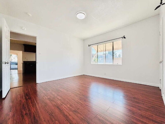 Building Photo - 2511 Ganahl St