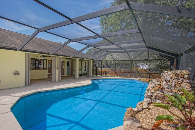 Building Photo - 1273 SW Albenga Ave