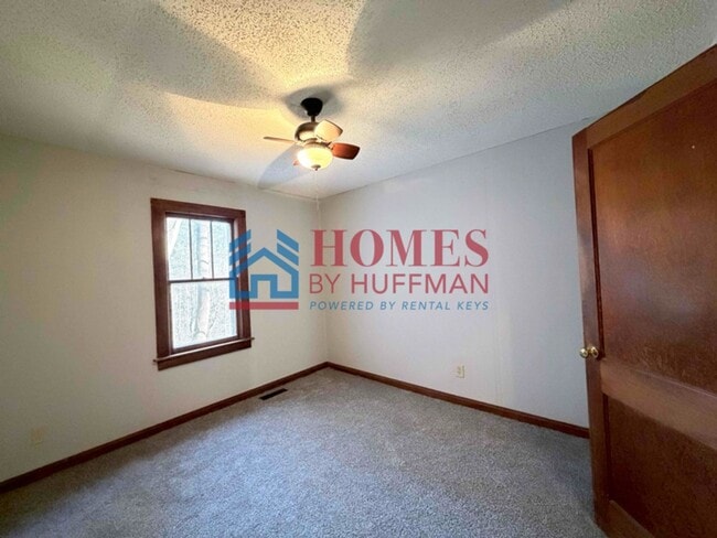 Building Photo - Westside! | Three Bedroom House