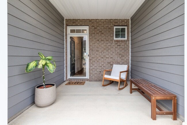 Building Photo - Well maintained 3-Bed 2.5 Bath Townhouse i...