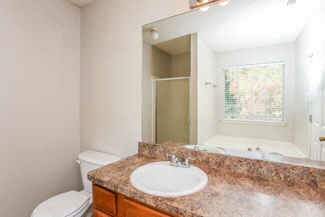 Building Photo - 3105 Brookfield Dr SW