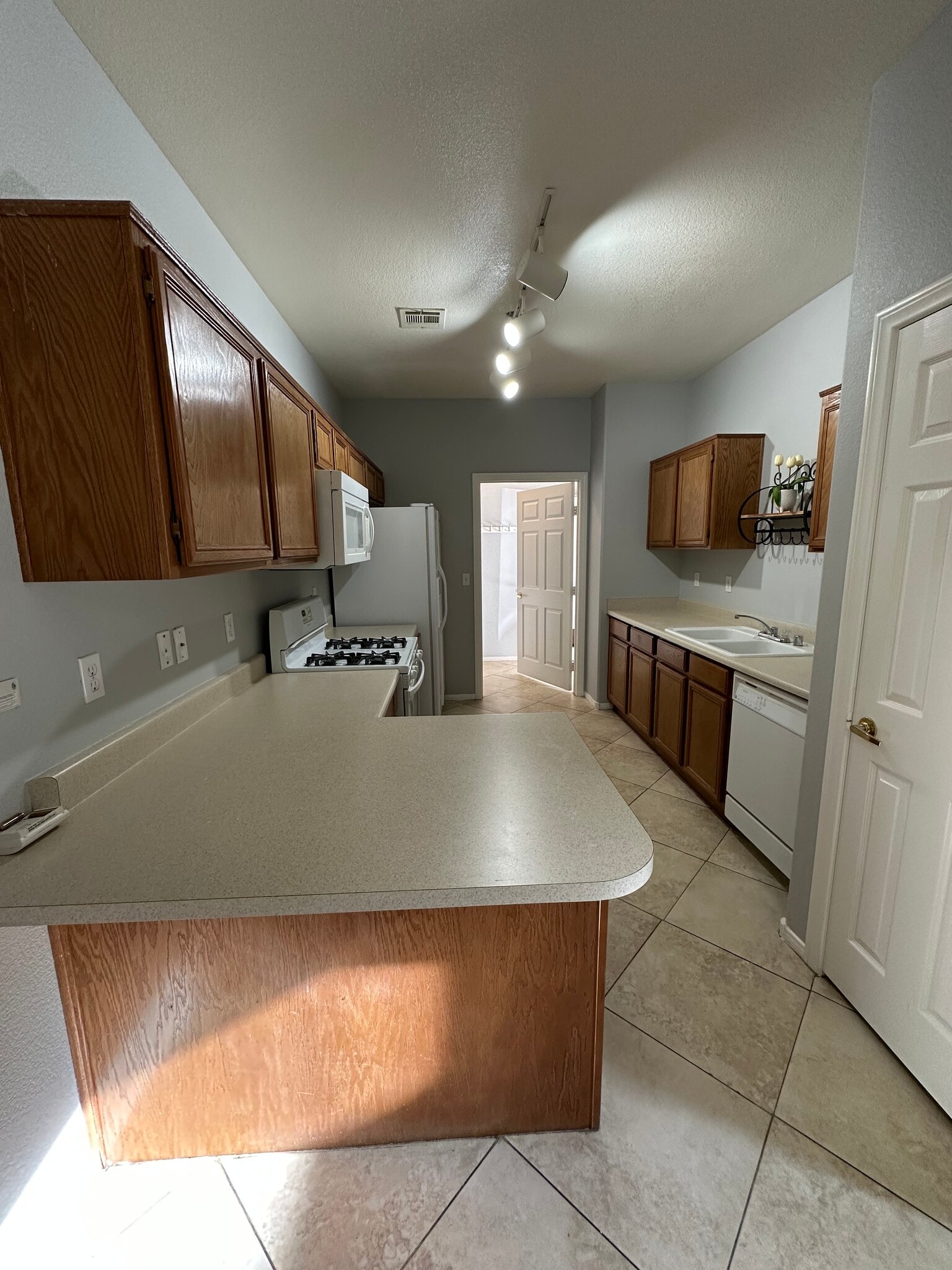 Building Photo - 85 Falcon Feather Way