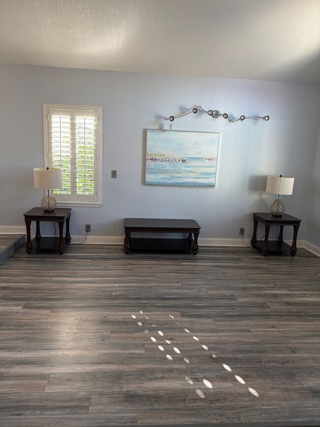 Building Photo - Spacious Living in a Beautifully Updated 4 Bedroom Home!