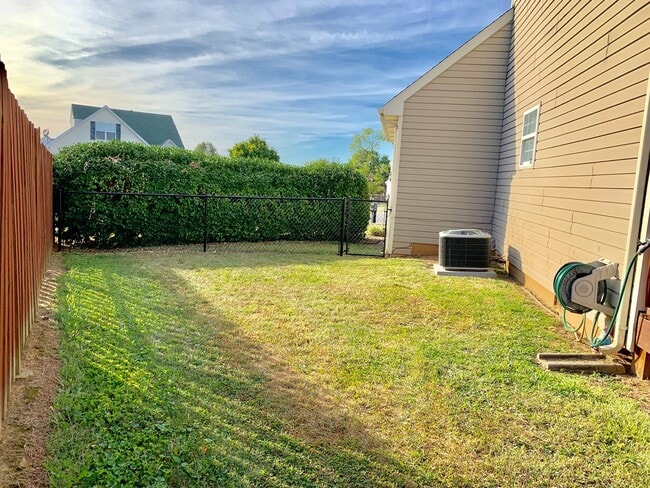 Building Photo - Welcome Home Rent Ready!