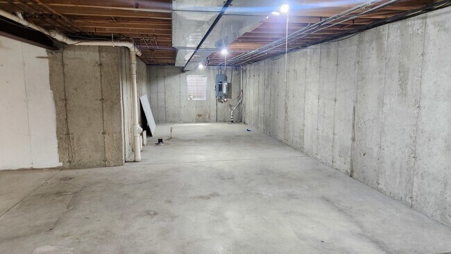 Building Photo - 3467 Charlemaine Dr