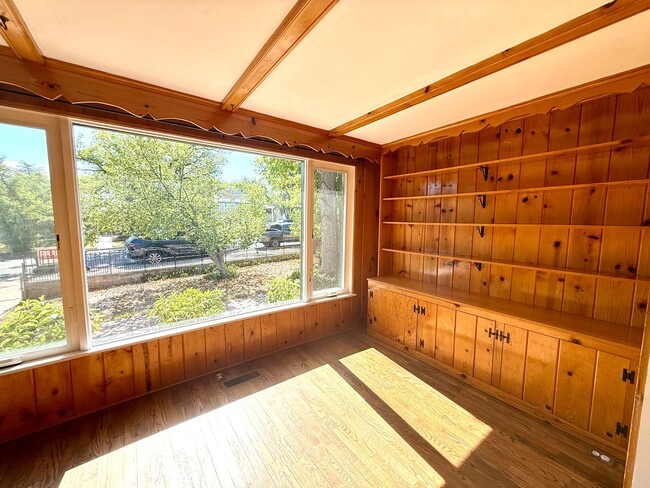 Building Photo - Charming home close to downtown!