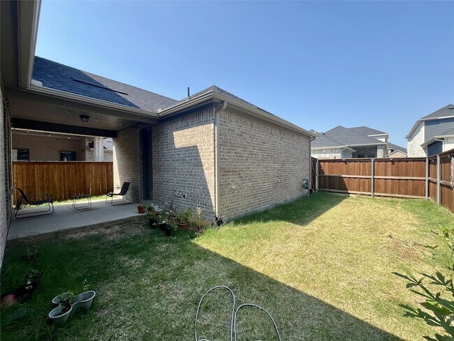 Building Photo - 3121 Casablanca St