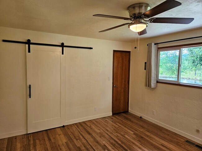 Building Photo - 3Bd/2Ba Single Story House - For Viewing!