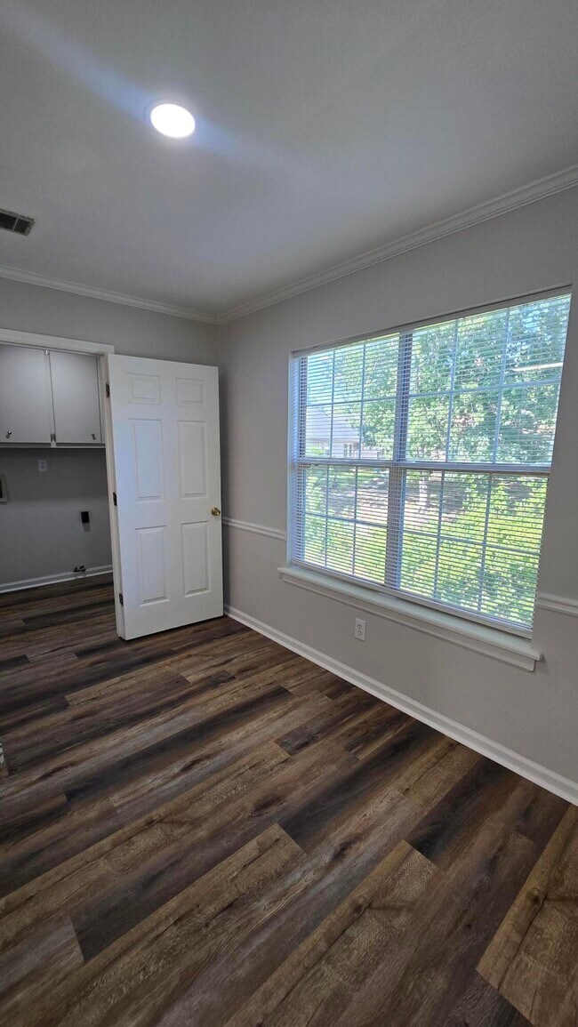 Building Photo - 123 Moss Creek Dr