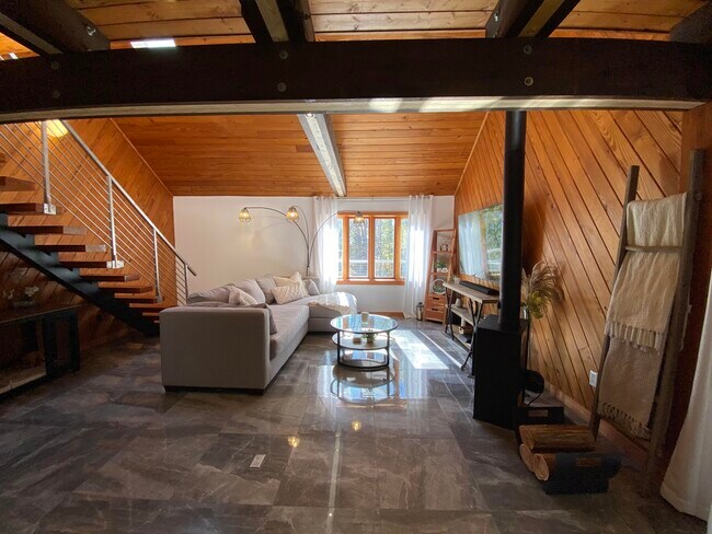 Building Photo - 141 Hunters Trce