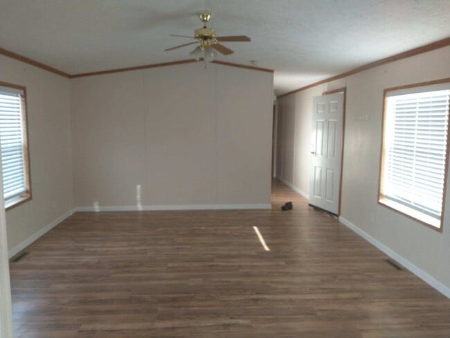 Building Photo - 5420 S View Rd