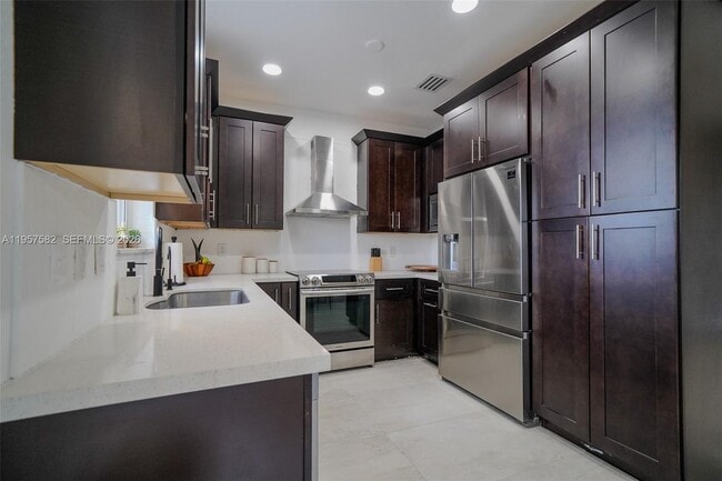 Building Photo - 12542 SW 126th Ave