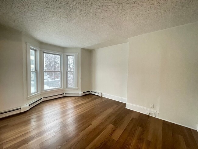 Building Photo - 33 Malvern St